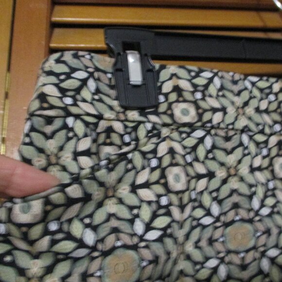 Croft & Barrow skort pull on, stretchy olive & tan colors, pockets, size 14 - Picture 5 of 10